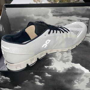 ON RUNNING CLOUD X SIZE 12